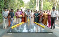 കോളേജ് സ്ഥാപകൻ കുമ്പളത്ത് ശങ്കുപ്പിള്ളയുടെ സ്മൃതി മണ്ഡപത്തിൽ പുഷ്പാർച്ചന